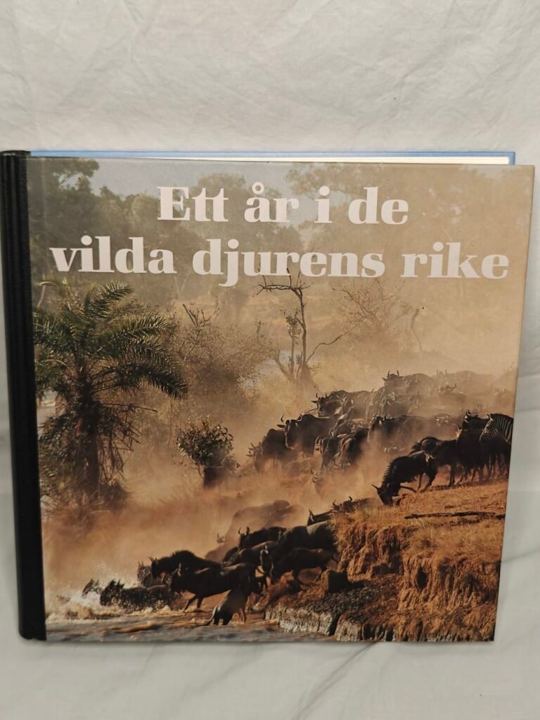 Ett år i de vilda djurens rike ~ Bok