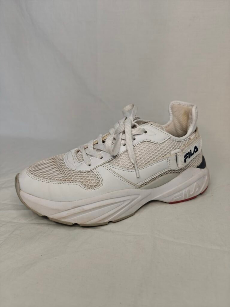 Fila Sneakers ~ Vita ~ Strl 39