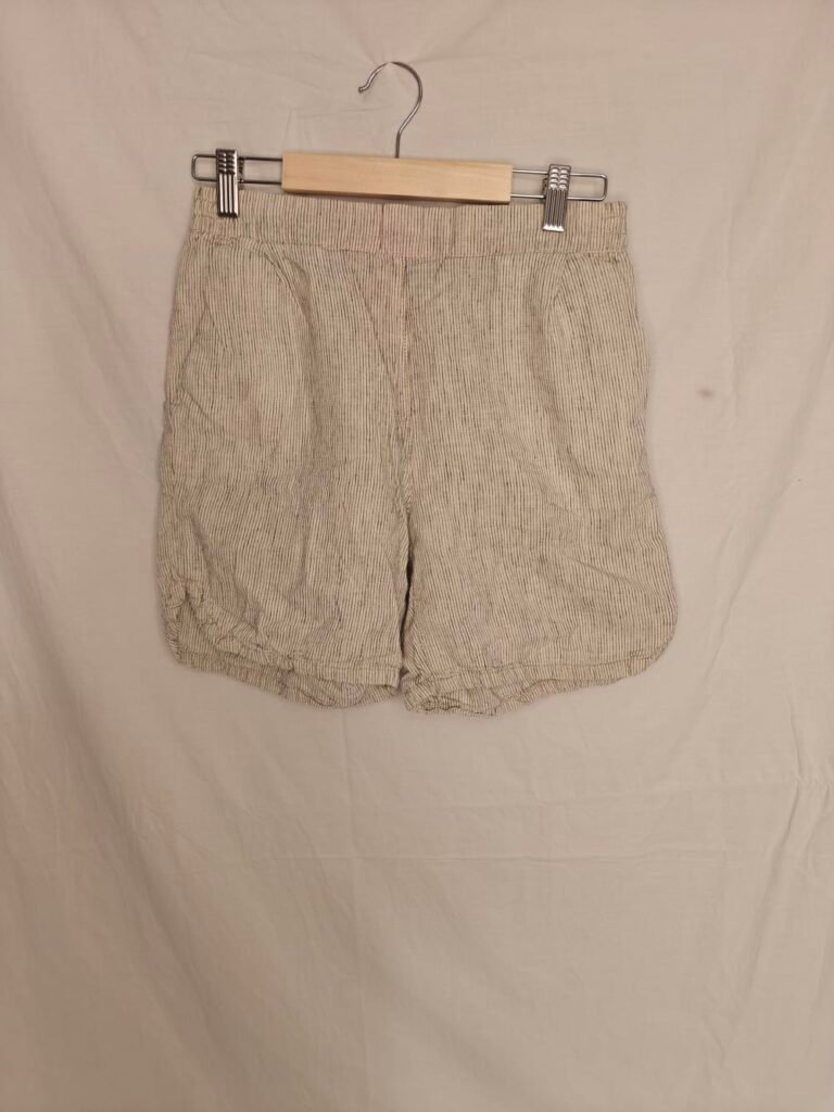 Lindex Shorts ~ Vit med svarta ränder ~ Strl XS
