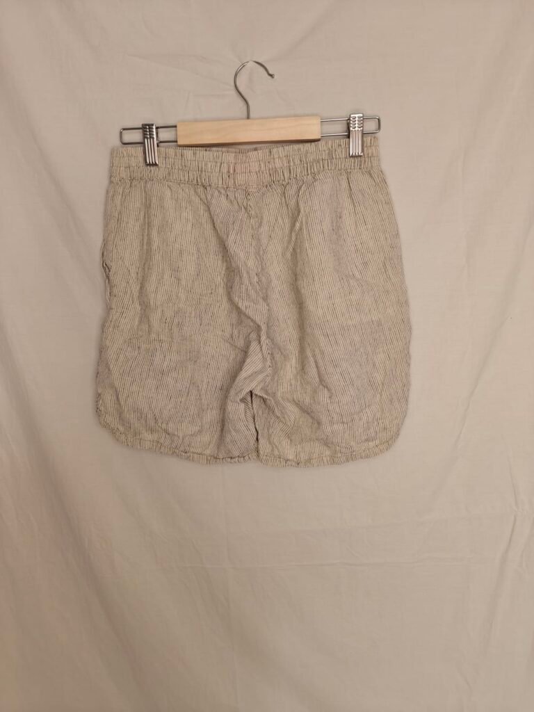 Lindex Shorts ~ Vit med svarta ränder ~ Strl XS