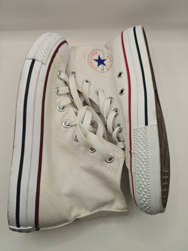 Converse Chuck Taylor All Star High ~ Vit ~ Strl 37